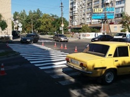 В Бердянске обновили пешеходные переходы возле школ