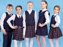 В Бердянске детей-сирот обеспечивают школьной формой за счет города