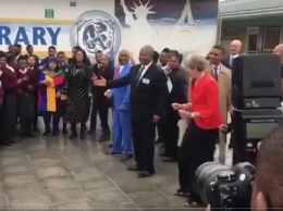 Хуже Путина в Австрии, только Мэй в Африке: соцсети в истерике от танцев премьер-министра