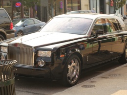 Седан Rolls-Royce Phantom получил версию с перегородкой в салоне