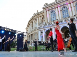 Страсть на Театральной площади: каким был open air Tango Music Project в Одессе. Видео, фото