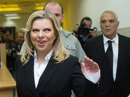 Жену Нетаньяху заподозрили в получении взяток