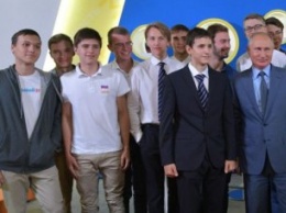Школьник пришел на встречу к Путину в майке "Навальный 2018»