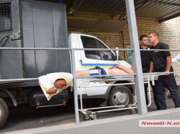 В Николаеве заключенный порезал себе вены в автозаке во время этапирования из Одессы в Херсон