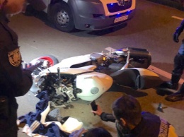 В Киеве мотоциклист насмерть сбил человека на проспекте космонавта Комарова и сбежал с места ДТП