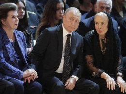 «Он разведен, она вдова»: Путин и Терешкова могут скрывать роман