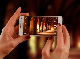 Samsung выпустит смартфон с четырьмя камерами до конца 2018 года