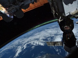 ЦУП имел право поручить космонавтам заделать дыру в "Союзе", заявил эксперт