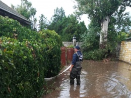 Подтопление домов и застрявшая «скорая»: в Одесской области спасатели боролись с непогодой