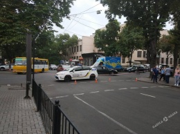 Из-за «заминированного» бизнес-центра улицы Одессы застыли в пробках (фото)