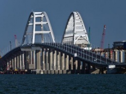 Украинцы надеются, что крымский мост сдует ветром