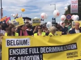 В Брюсселе прошел митинг против криминализации абортов