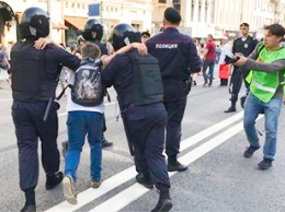 На акциях протеста в Санкт-Петербурге задерживают детей