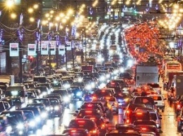 Киев стоит в пробках из-за ливня, цены на такси подскочили: карта