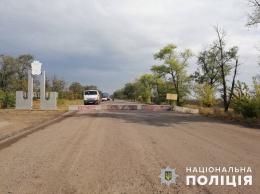 В Баштанке перекрыли трассу «Днепр - Николаев» бетонными плитами с надписью «Верните деньги на дорогу»