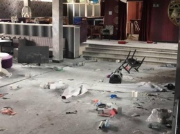Камера сняла, как два школьника лопатами разгромили ночной клуб в Крыму