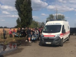 Отряд неизвестных стреляет по людям под Харьковом: подробности