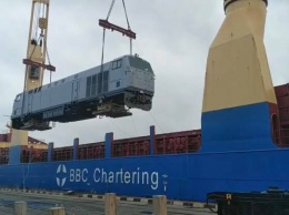 В Черноморск по контракту в миллиард долларов доставили первый американский локомотив. Видео