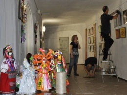 Художественный музей приглашает гостей и жителей нашего города на выставку херсонкой мастерицы