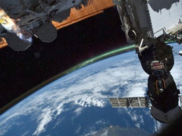 СМИ: отверстие в "Союзе" могли проделать астронавты из США