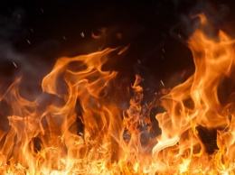 В Днепровском районе на пожаре пострадала женщина, пытавшаяся самостоятельно потушить огонь