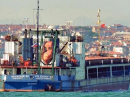 Без еды и воды: у берегов Одессы на аварийном судне застряли 12 моряков
