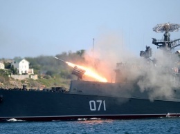 Корабль ЧФ уничтожил в Черном море "шпионские" подлодки