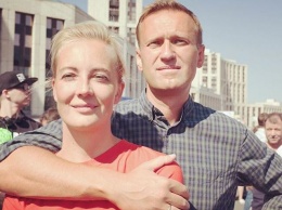 Жена Навального о Золотове: Вырядился то ли как генерал латиноамериканской хунты, то ли как вождь племени Тумба-Юмба. Хочет показать, какой он крутой