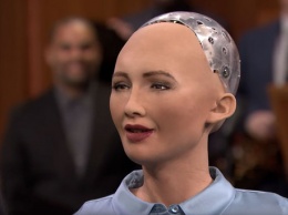 Робот София, обещавшая уничтожить человечество, едет в Украину