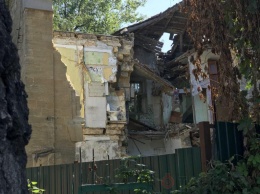 Разгромили и бросили: 5-ю станцию Фонтана «украшают» руины 100-летнего особняка