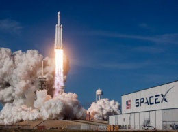 SpaceX нашла первого туриста для полета на Луну