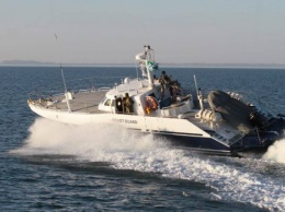 Опасные маневры: Украинские пограничники заявили о провокациях со стороны судна РФ в Азовском море (фото, видно)