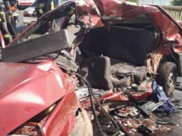 Смертельная авария на Южном мосту в Днепре: погибли водитель и пассажир (ФОТО)