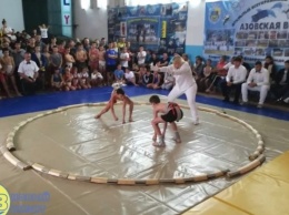 На Арабатской стрелке стартовал юношеский Чемпионат Украины по сумо