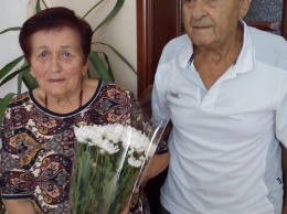 В Керчи семейная пара отметила 60-летие со дня свадьбы