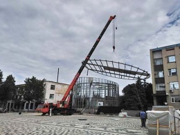 Сооружение болградского РАГСа: установлен каркас крыши