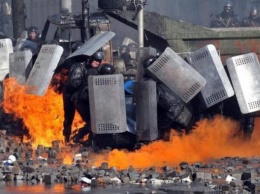 Начался штурм ГПУ, людей травят газом: среди силовиков узнали "беркутовцев" с Майдана
