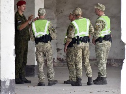 Инструкторы НАТО приступили к подготовке военнослужащих Военной службы правопорядка