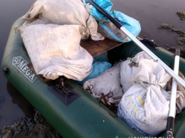 На Полтавщине орудовал рыбный браконьер на лодке (фото)