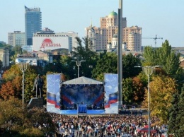 В "ДНР" ко Дню мира выступили популярные российские артисты. Видео