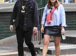 Руперт Гринт на прогулке со своей девушкой Джорджией Грум (ФОТО)