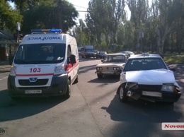 В центре Николаева столкнулись «такси» и ВАЗ: двое пострадавших, в том числе ребенок