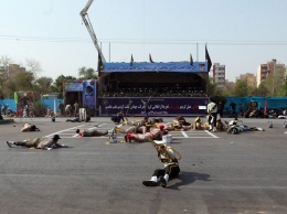 Террористы открыли стрельбу на военном параде в Иране, есть погибшие