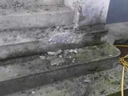 На Закарпатье во двор местного депутата бросили взрывчатку