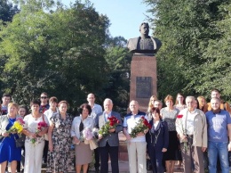 В Днепре команда Александра Вилкула ко Дню партизанской славы в рамках программы помощи ветеранам провела памятные мероприятия