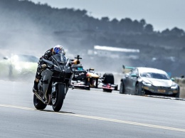 Кенан Софуглу на Kawasaki H2R выиграл эпическую гонку с болидом Формулы-1 и истребителем F16