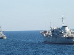 У берегов оккупированного Крыма пограничники РФ следят за украинскими кораблями