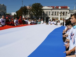 Творчески и патриотично: как крымчане отмечают День флага и герба