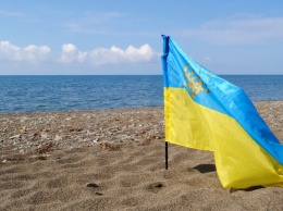 В Сети показали, как крымское солнце выжигает оккупационные триколоры