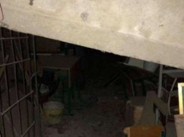 В Броварской школе обвалилось бетонное перекрытие (ФОТО)